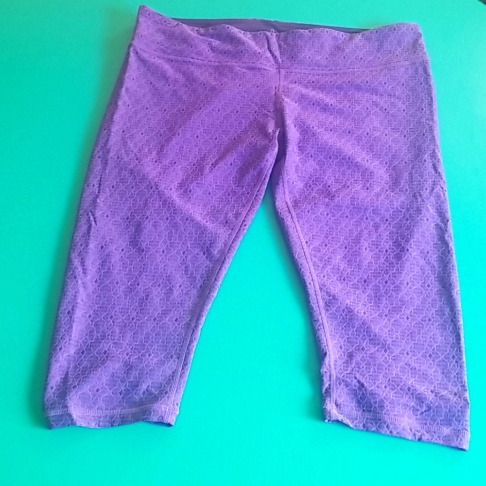 Prana active stretch capris in violet lace